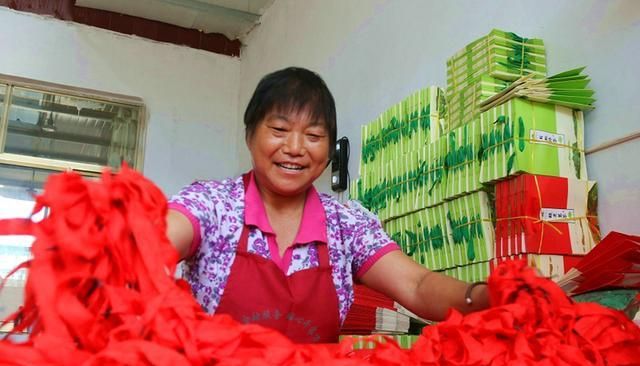 济南平阴孝直镇 "小纸袋"里有啥"大梦想"