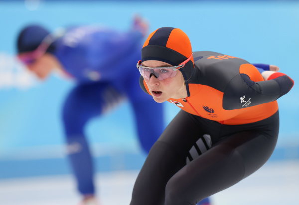 （北京冬奥会）速度滑冰——女子3000米决赛：荷兰选手伊雷妮·斯豪滕夺冠休闲区蓝鸢梦想 - Www.slyday.coM