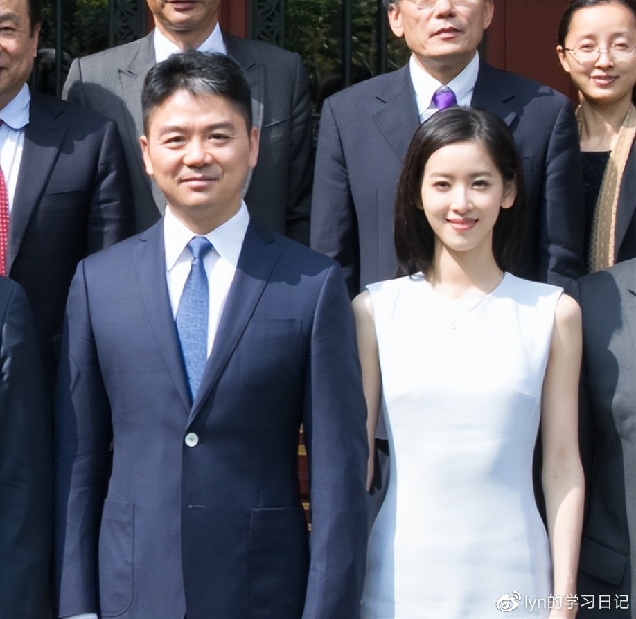 刘强东一生唯一负过的人，并非是妻子章泽天，而是前妻生的儿子__财经头条