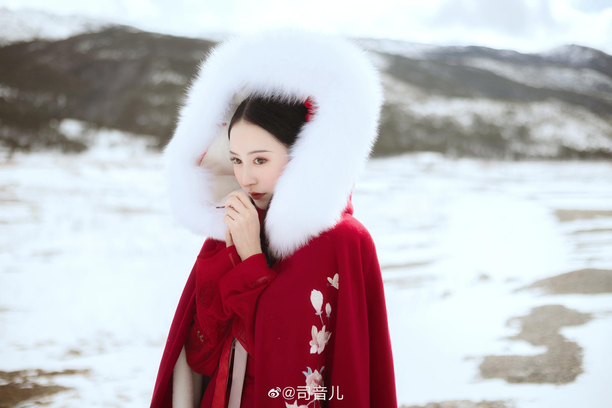 红衣落尽暗香残叶上秋光白露寒