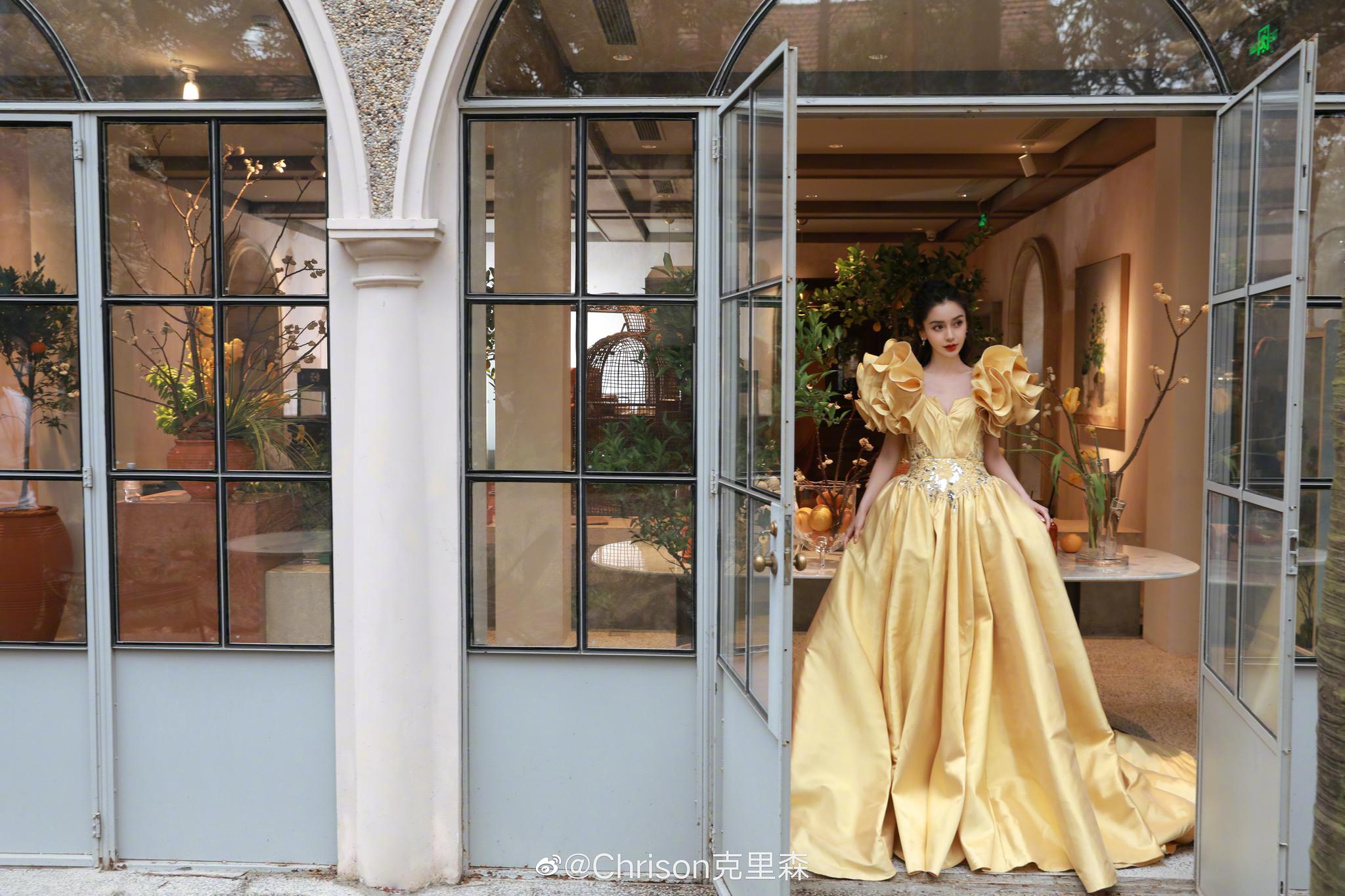 angelababy内场观礼造型,elie saab 2020秋冬高定黄色公主裙……_高清
