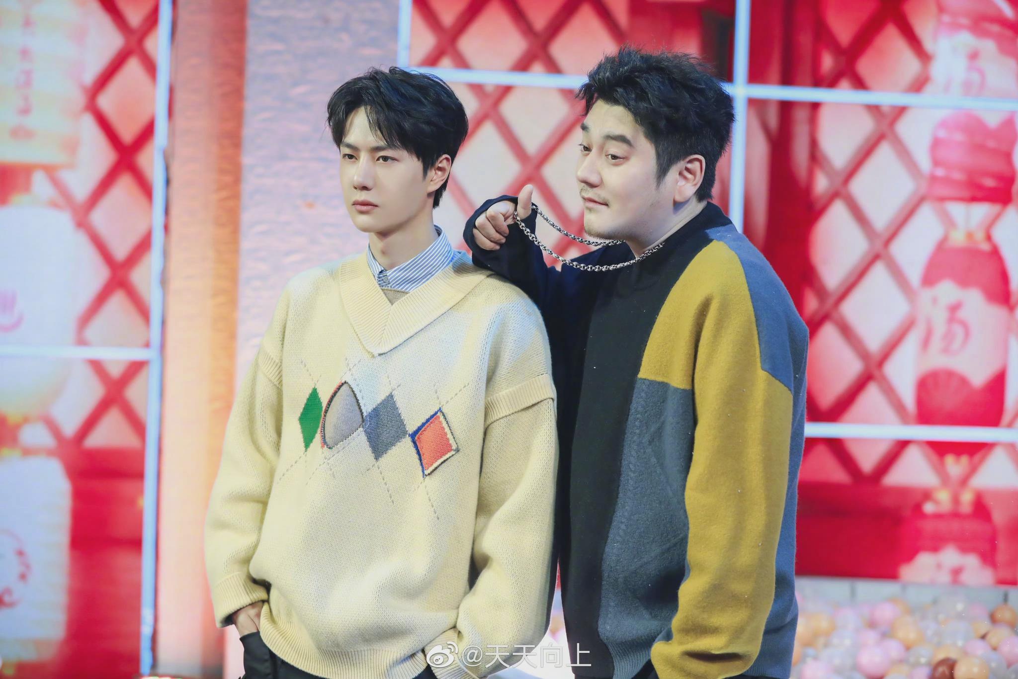 有没有人好奇@钱枫oscarqian @uniq-王一博 在看什么