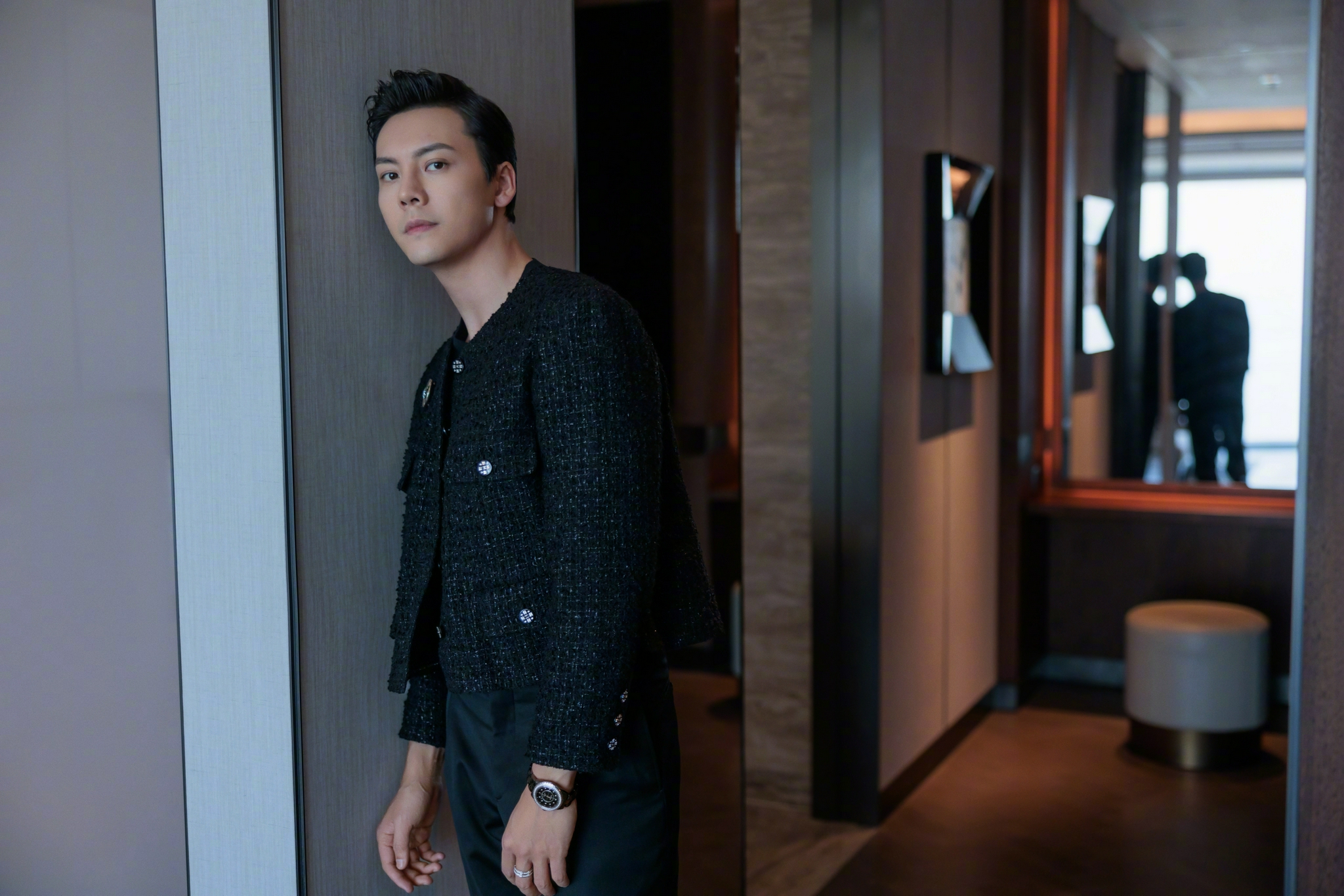 陈伟霆今晚造型 最能展现荷尔蒙指数的纯黑……|陈伟霆_新浪新闻