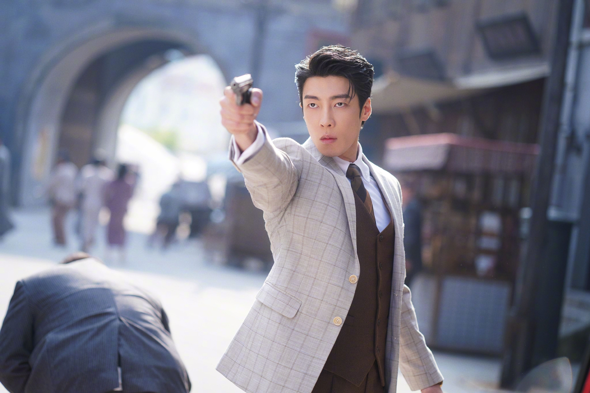 领带,胸针,西装三件套,从细节处透露出精致感~ 67咱就是说@高瀚宇kd