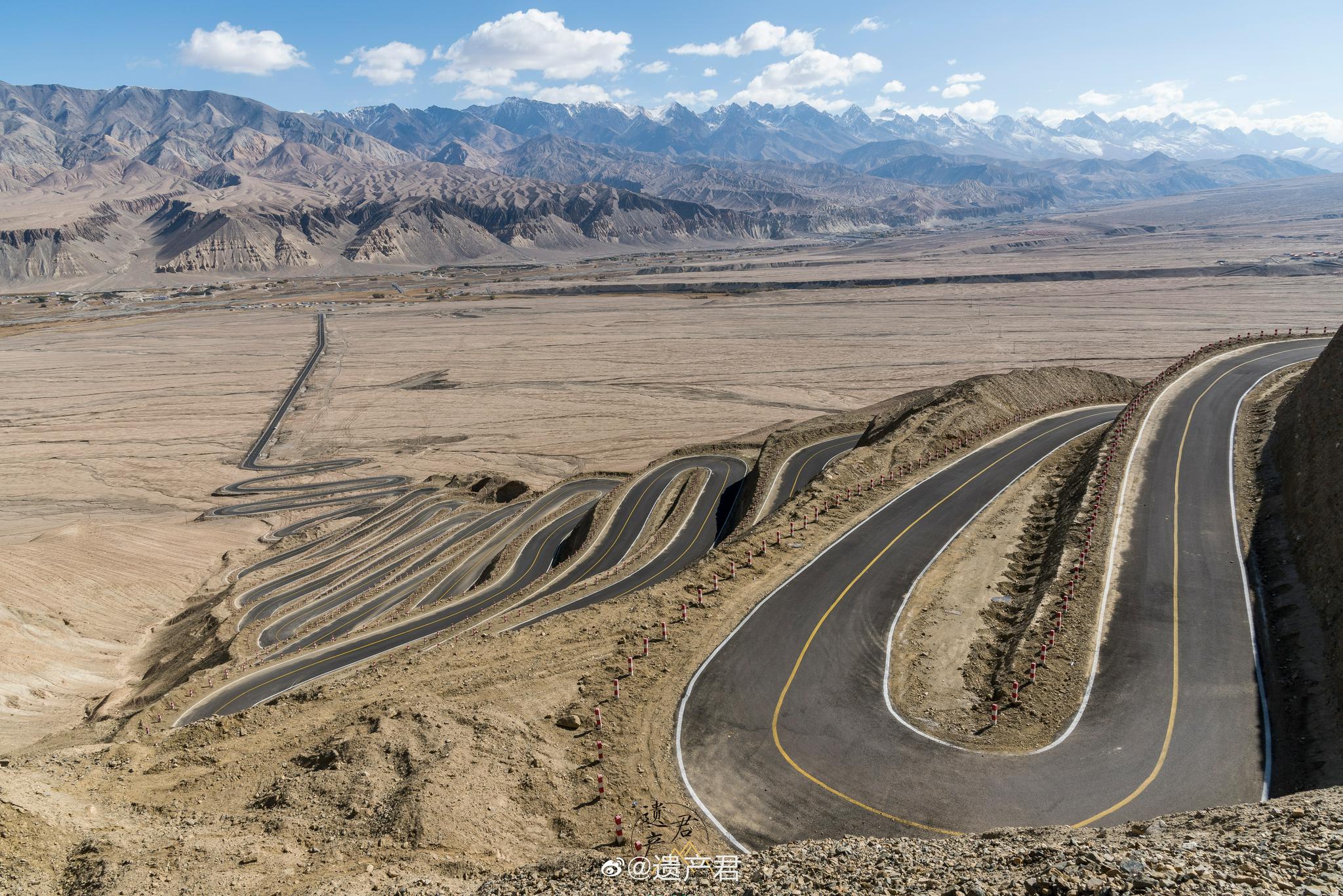 新疆帕米尔高原,盘龙古道,30公里的路上有600多个弯……_高清图集