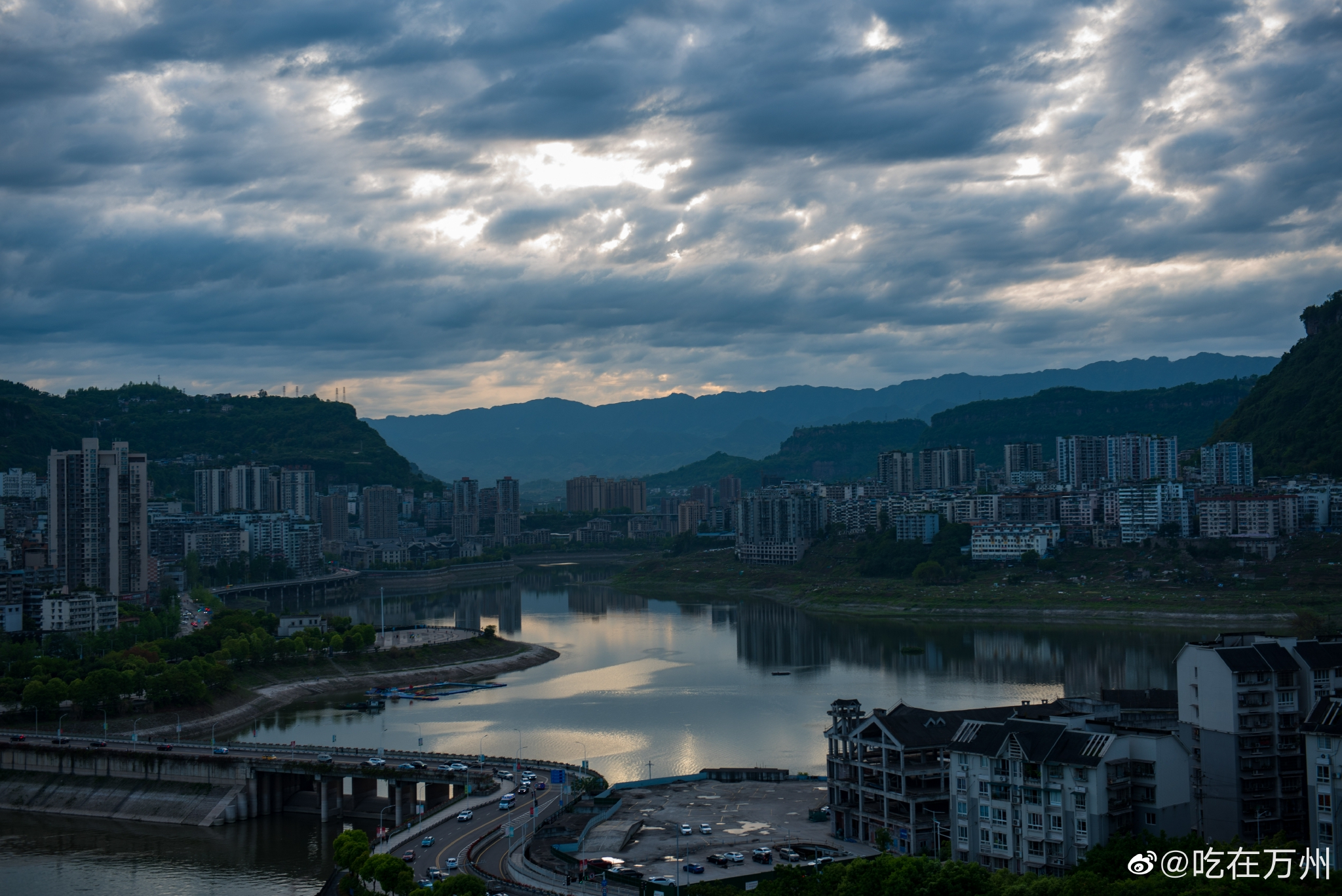 万州天仙湖同一个角度不同时刻的景色