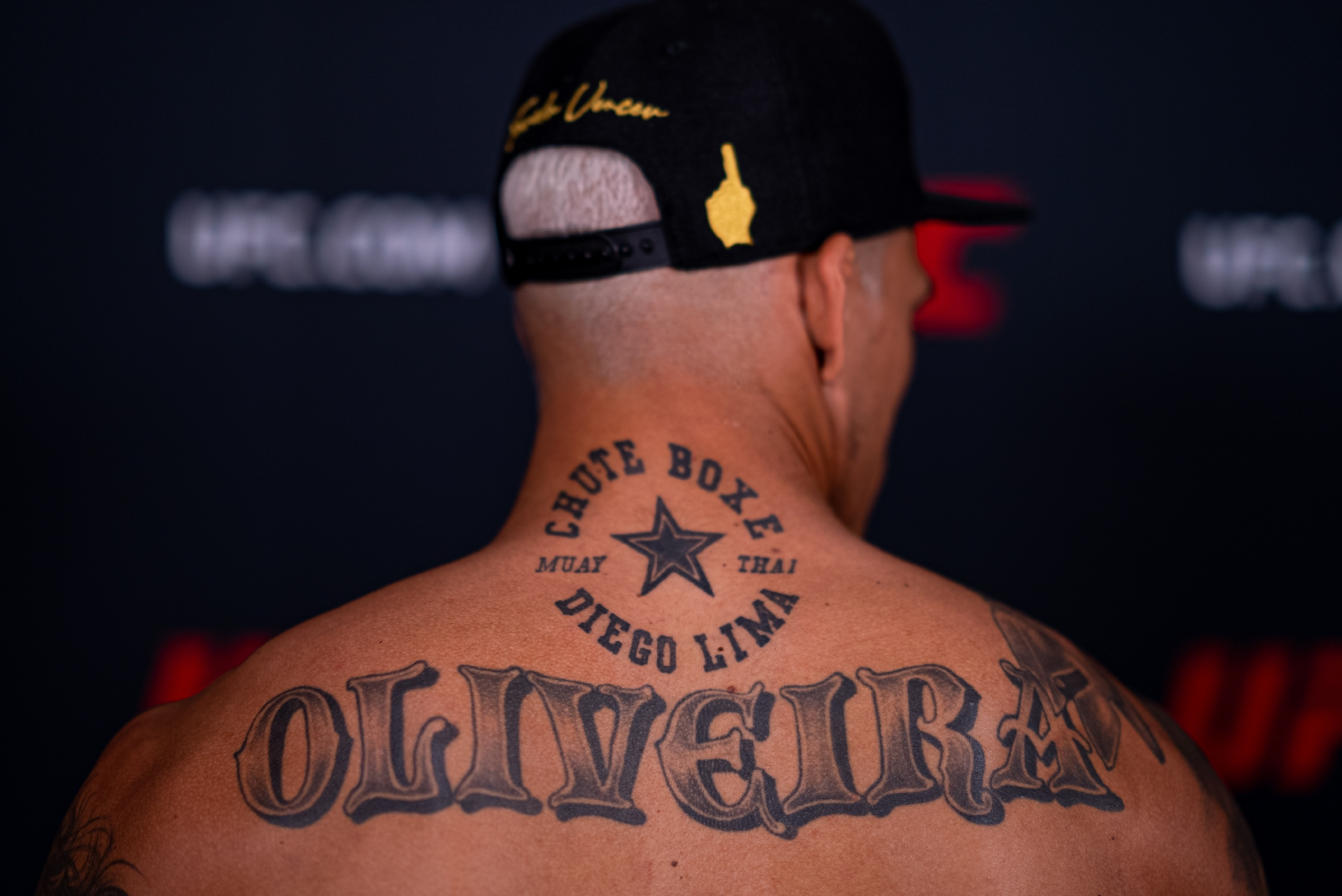 近距离欣赏冠军"布朗克斯之子"奥利维拉的纹身