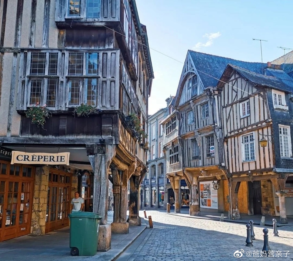 迪南老城,只有一万人口的小镇