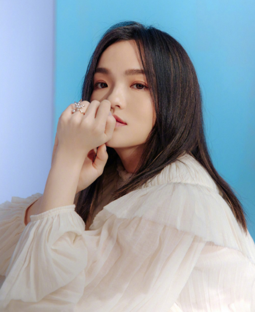 徐佳莹晒宝宝脚丫照官宣二胎产女,两年抱俩儿女双全好幸福