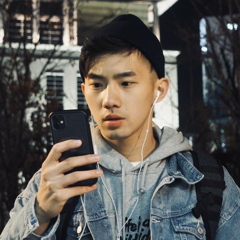 白净得小帅哥,浓眉高鼻梁嘴唇惹人爱.爱了吗?图:liujohnny