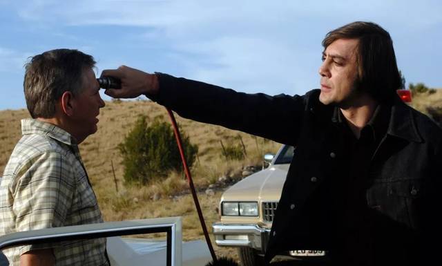 用一笔不义之财争夺战,见证《老无所依》的落寞,直面惨淡人生