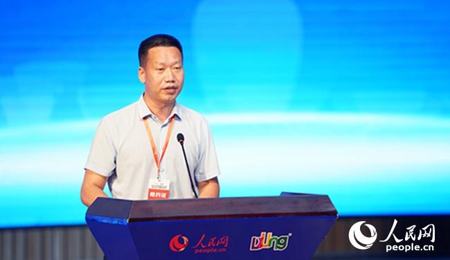 河源市紫金县人民政府副县长黄少波发言(人民网李成伟 摄)