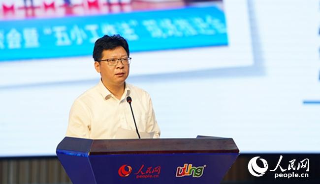 宁波市鄞州区委副书记,区委政法委书记王邦进发言(人民网李成伟摄)