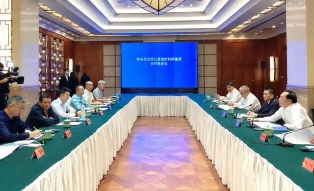 呼伦贝尔市委书记于立新、市长高润喜与洪清华一行召开座谈会休闲区蓝鸢梦想 - Www.slyday.coM