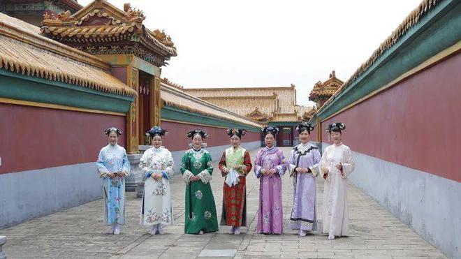 16位上海退休阿姨包剧组翻拍《甄嬛传》,每人花费不到4000元休闲区蓝鸢梦想 - Www.slyday.coM 16位上海退休阿姨包剧组翻拍《甄嬛传》,每人花费不到4000元休闲区蓝鸢梦想 - Www.slyday.coM