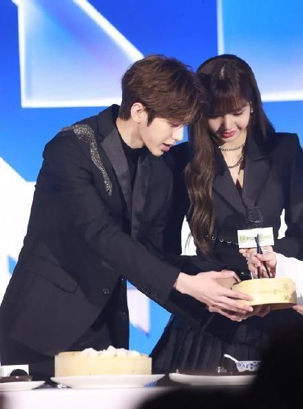 lisa首次回应跳情人的原因提到蔡徐坤名字时表情是亮点