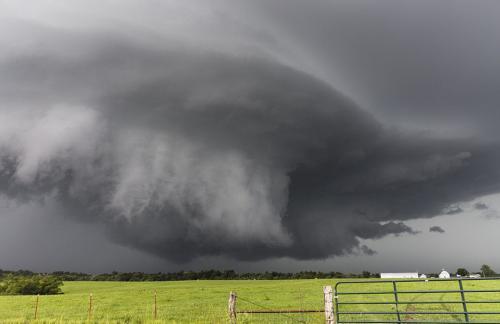 罕见的德雷科风暴号称陆地飓风十分狂暴刚又扫过美国多州