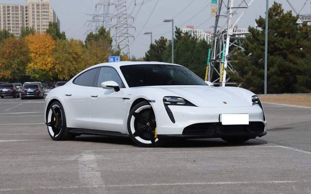 图为保时捷TaycanTurboS