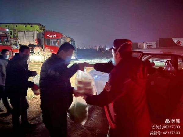 百余位货车司机因疫情滞留西安 国际港务区提供一日三餐