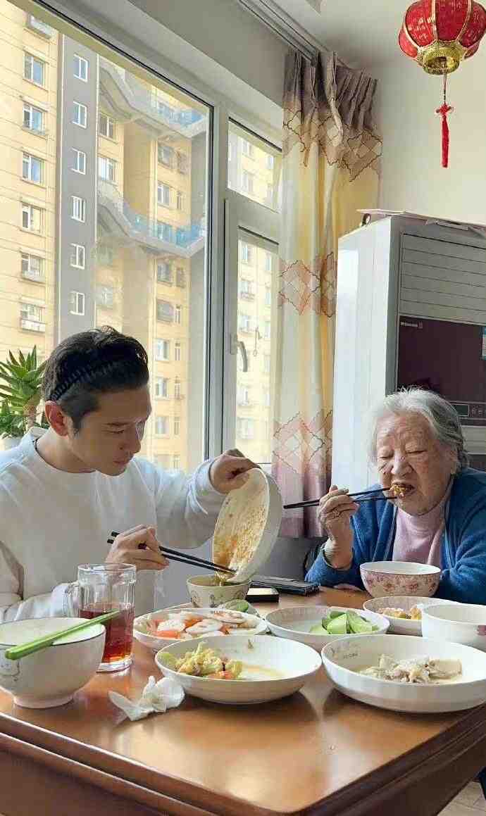 黄晓明回老家后放飞自我!