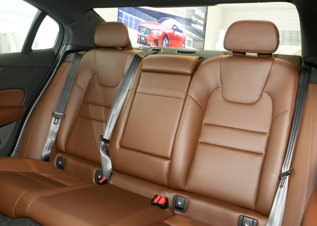 30万元级豪华运动轿车如何选？沃尔沃S60对比宝马3系