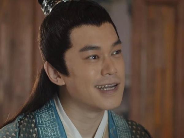 在《赘婿》剧中,苏文兴的扮演者刘冠麟与鲨鱼不仅在外貌上都有共同的