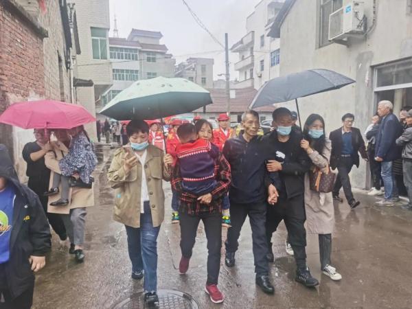 浙江一男子4岁时被拐 父母辗转多地苦寻33年后终团聚休闲区蓝鸢梦想 - Www.slyday.coM