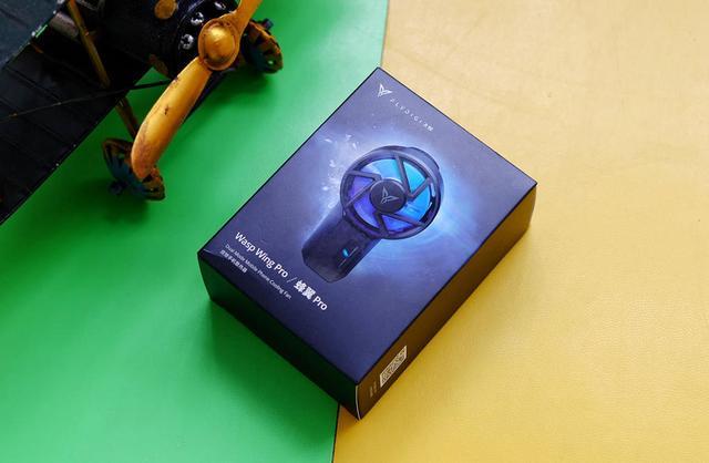 飞智蜂翼pro双效手机散热器体验,半导体制冷,手游配件新选择