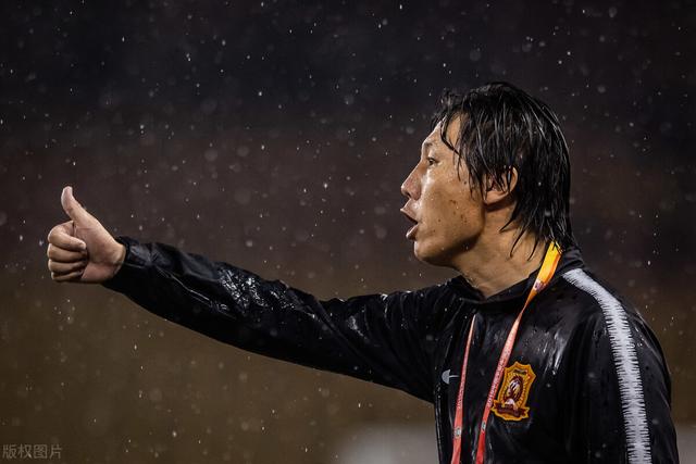 李铁进国足后仍掌控武汉队，成时间管理大师？球迷：睡眠足够就行休闲区蓝鸢梦想 - Www.slyday.coM