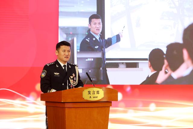 第二个中国人民警察节前夕武汉公安举行媒体见面会 6位全国公安系统英雄模范受邀出席休闲区蓝鸢梦想 - Www.slyday.coM