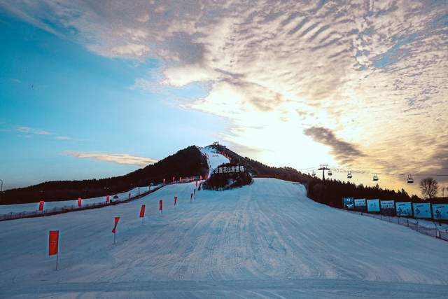 滑雪冠军跨界越野出难题 李妮娜发起全网“黑级雪道”越野挑战休闲区蓝鸢梦想 - Www.slyday.coM