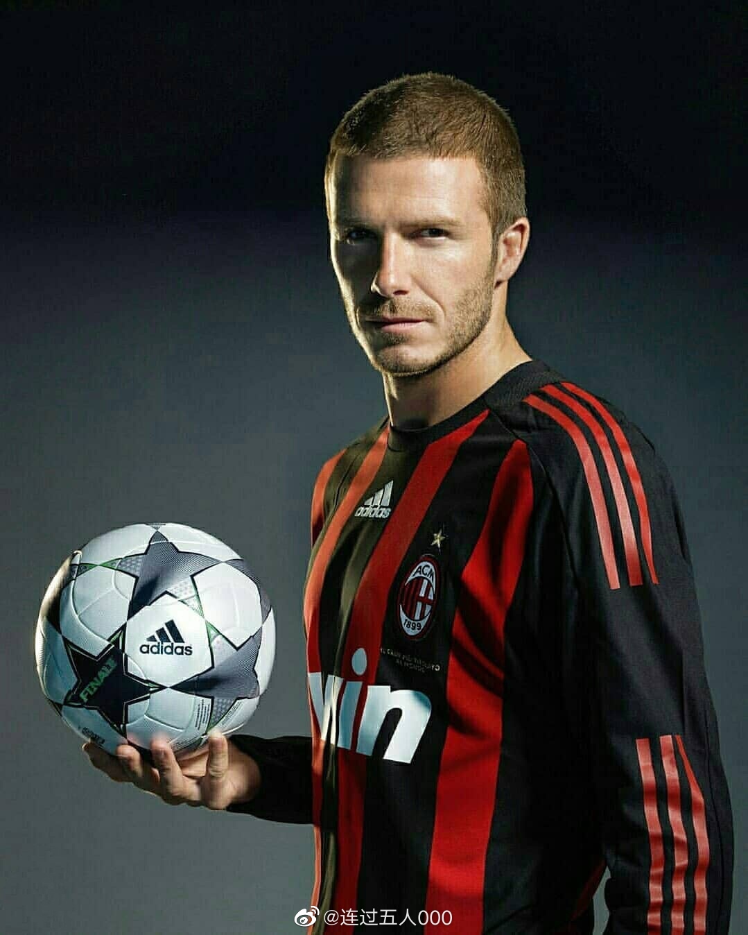 当年的贝克汉姆帅的一塌糊涂,真是万人迷,ac米兰期间的定妆照