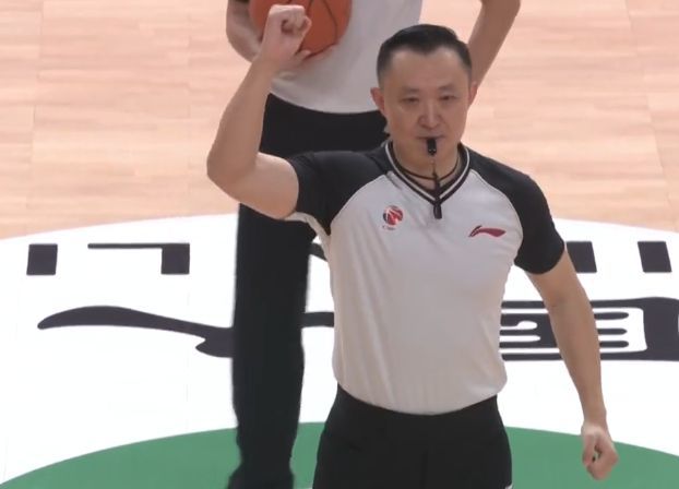 论业余我们是专业的?cba本赛季仅6名裁判属专职,闫军首当其冲