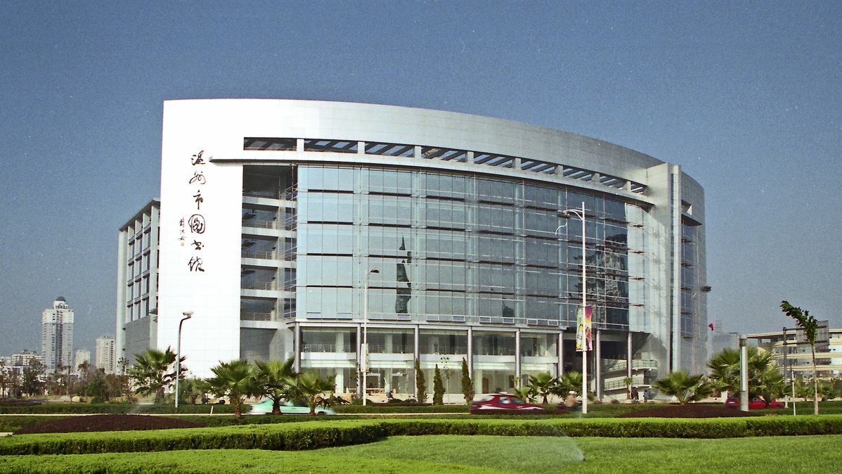 百名摄影师聚焦冰雪奥运图片全国巡展在浙江省温州市图书馆开展