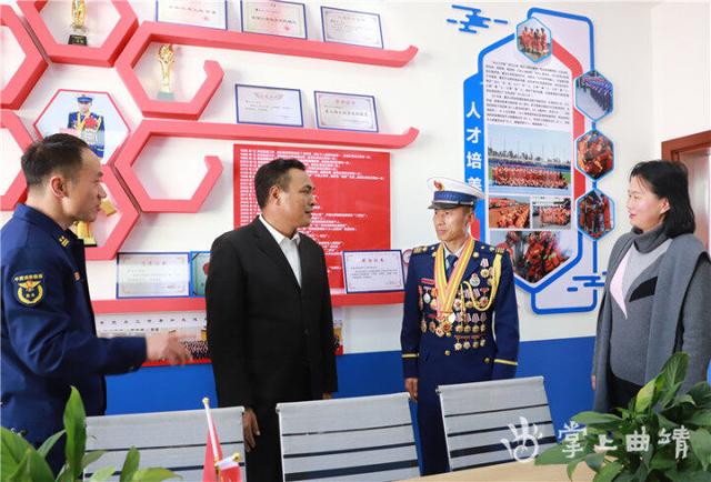 杨中华率队慰问帮扶道德模范等先进典型