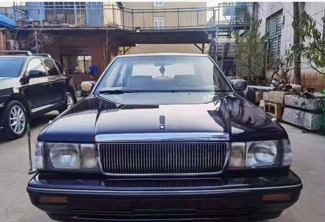 那时候也是丰田皇冠的鼎盛时期,还有尼桑公爵王,有些人对它没有印象