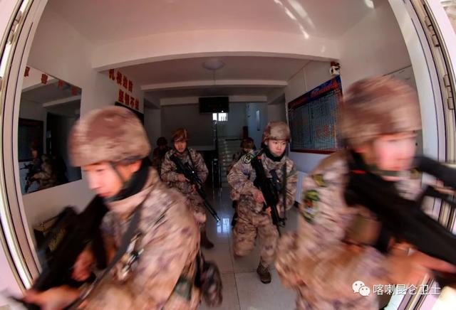 攻防一体全面进化布克正悄然改写球队命运篇章