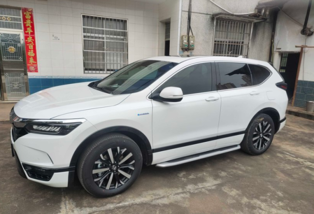 我们现在看到的这辆白色皓影是湖南长沙一位大哥花了26万元买的,混动