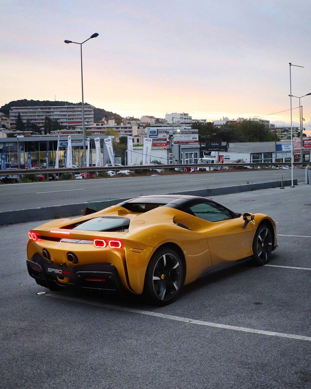 法拉利sf90 spider giallo montecarlo__财经头条