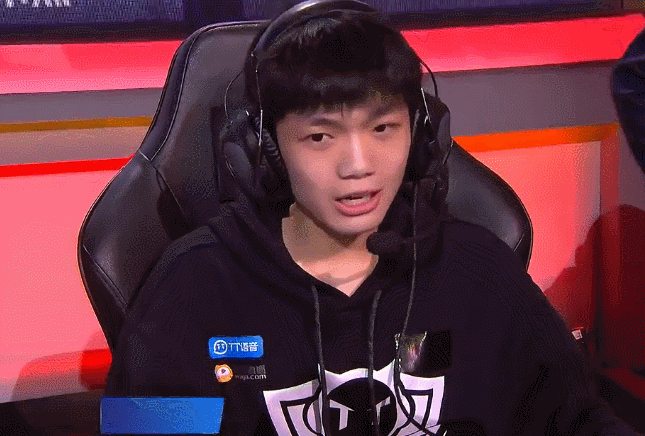 来自@广州ttg 的赛前招手 @广州ttg丶九尾 :摄像老师赶紧下一个_高清