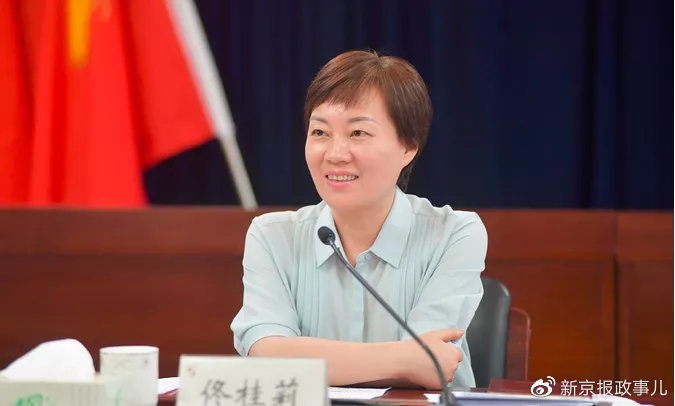 生于1969年10月,1990年从中国青年政治学院毕业后进入青团杭州市