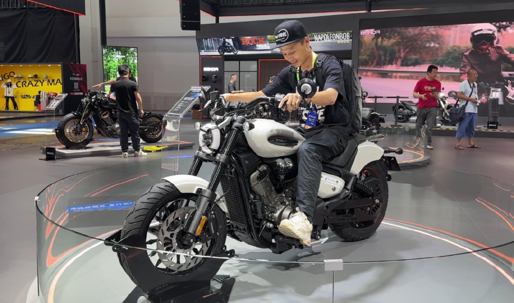 巡航扎堆亮相：金吉拉350自动挡、闪250、闪400、幼狮250都来了（金吉拉300评测视频）