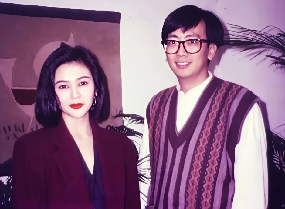 《武状元苏乞儿》,是周润发,郑裕玲,钟楚红的老搭档,郑丹瑞大约在94年