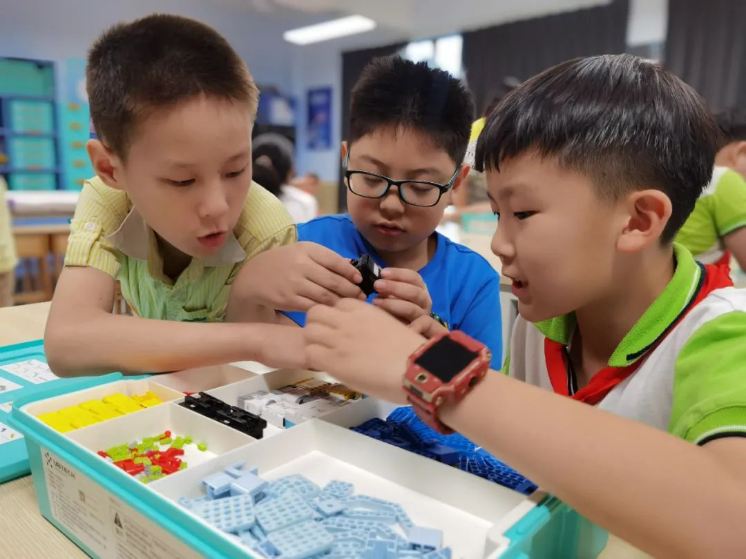 最新！南京课后服务第一天，我们发现了五个特点...休闲区蓝鸢梦想 - Www.slyday.coM