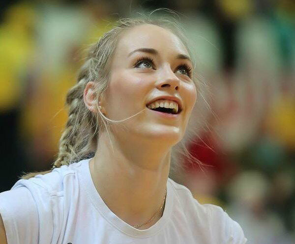 利普曼:不靠颜值"吃饭"|利普曼|女排|吃饭_新浪新闻