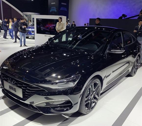 最帅北京现代现代菲斯塔全黑车身搭载14t和16t两种动力系统