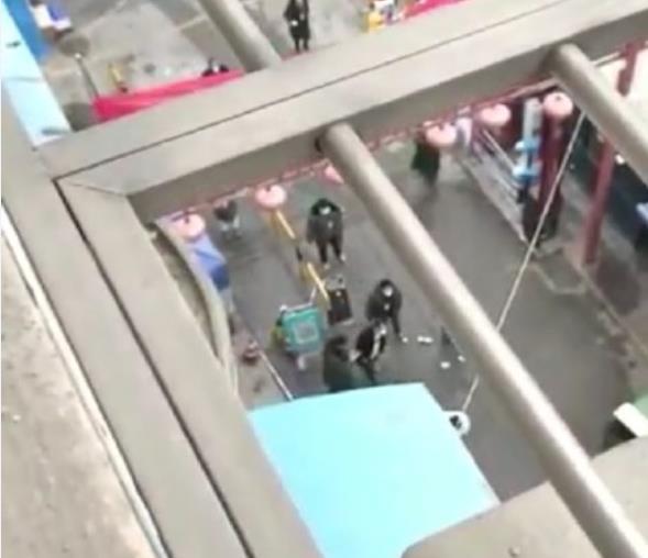 西安警方通报疫情防控工作人员殴打事件：拘留七日并处二百元罚款休闲区蓝鸢梦想 - Www.slyday.coM