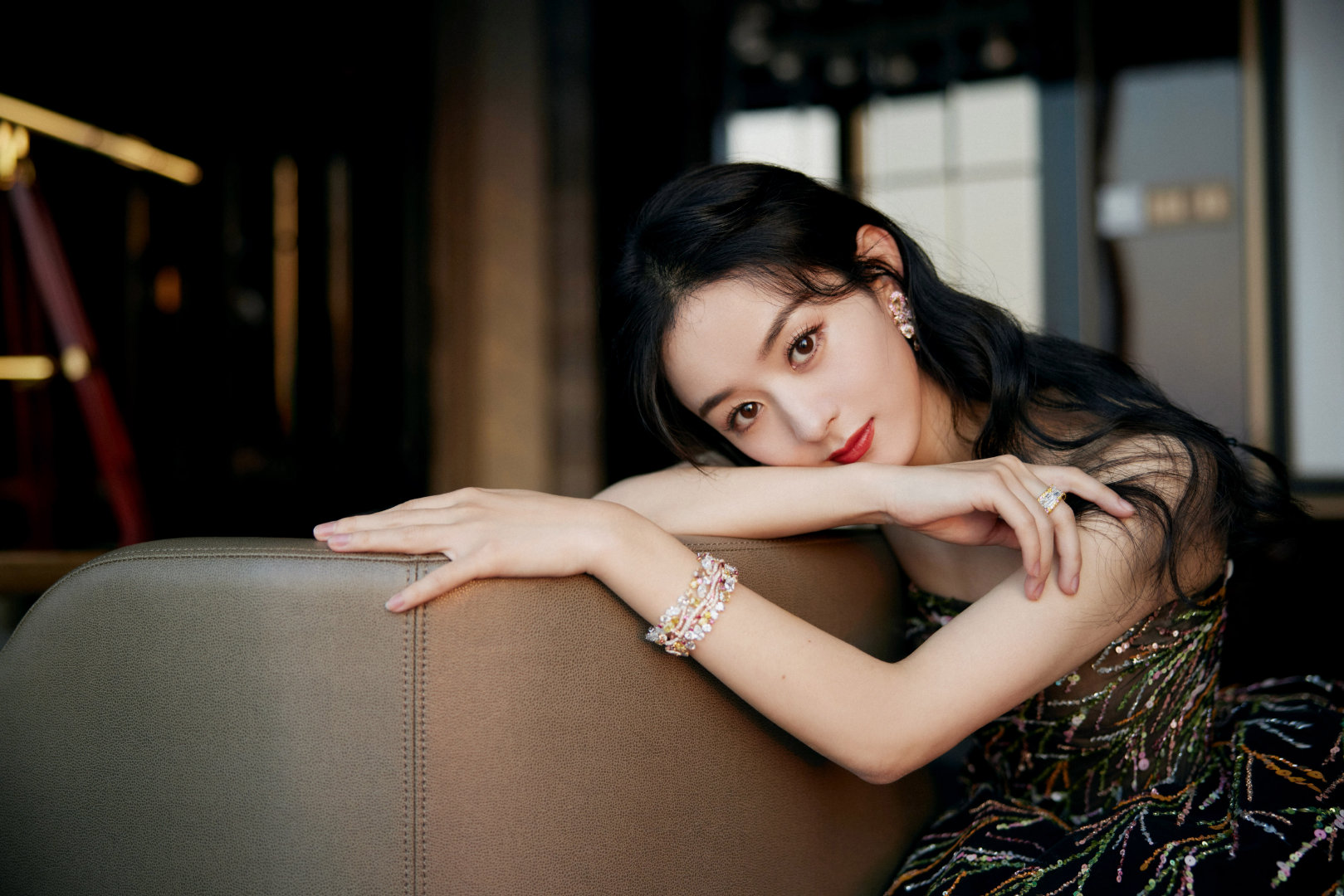 赵丽颖 造型,georges hobeika 2021春夏黑色抹胸亮片礼服