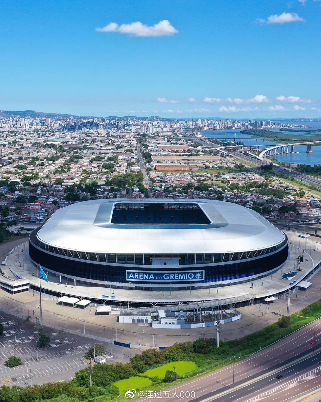 格雷米奥竞技场,是巴甲格雷米奥足球队主场,2012年12月启用