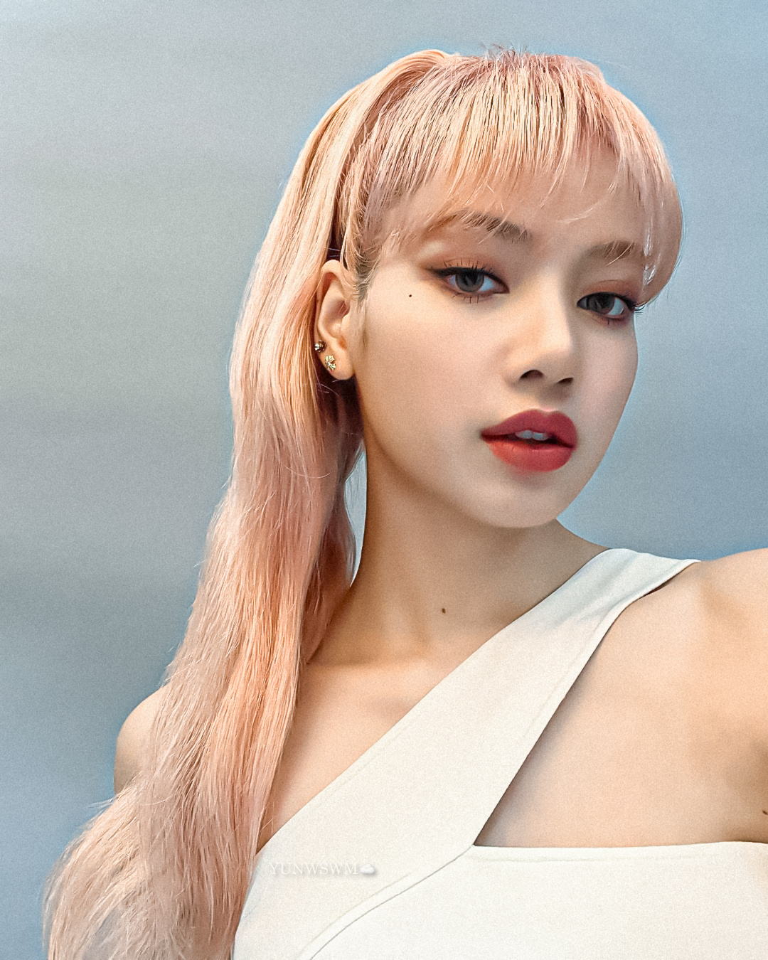 lisa ins更新啦～ 粉发公主太漂亮啦,是芭比本人_高清图集_新浪网